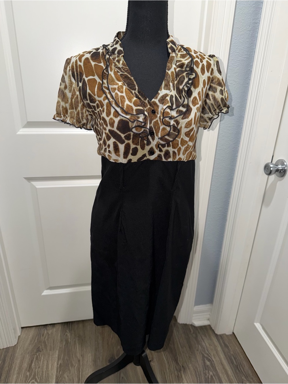 dressbarn Giraffe Print Ruffle Bodice Black Skirt Dress size 10